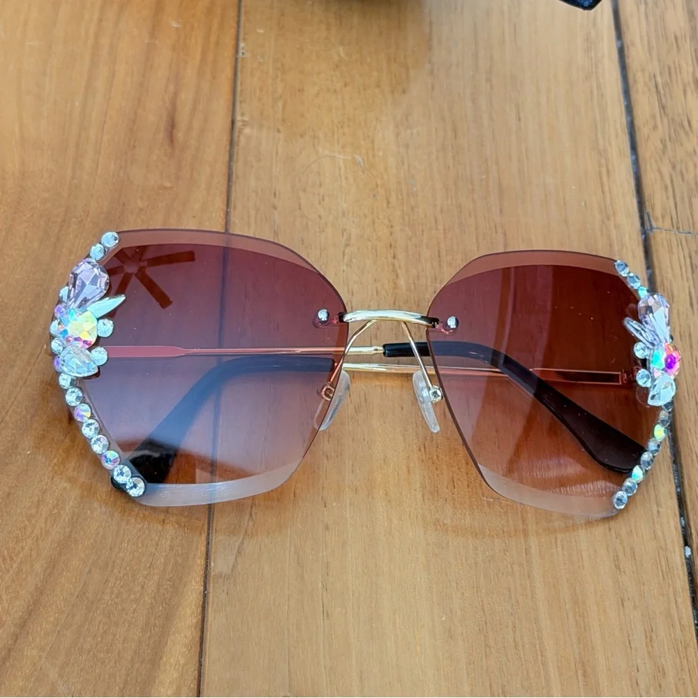 Elegant Aurora Borealis Rhinestone Oversized Sunglasses – Brown Tint – NWOT